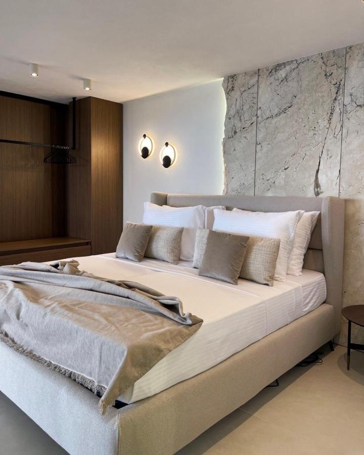 Mystique Luxury Suite 아클리아 외부 사진