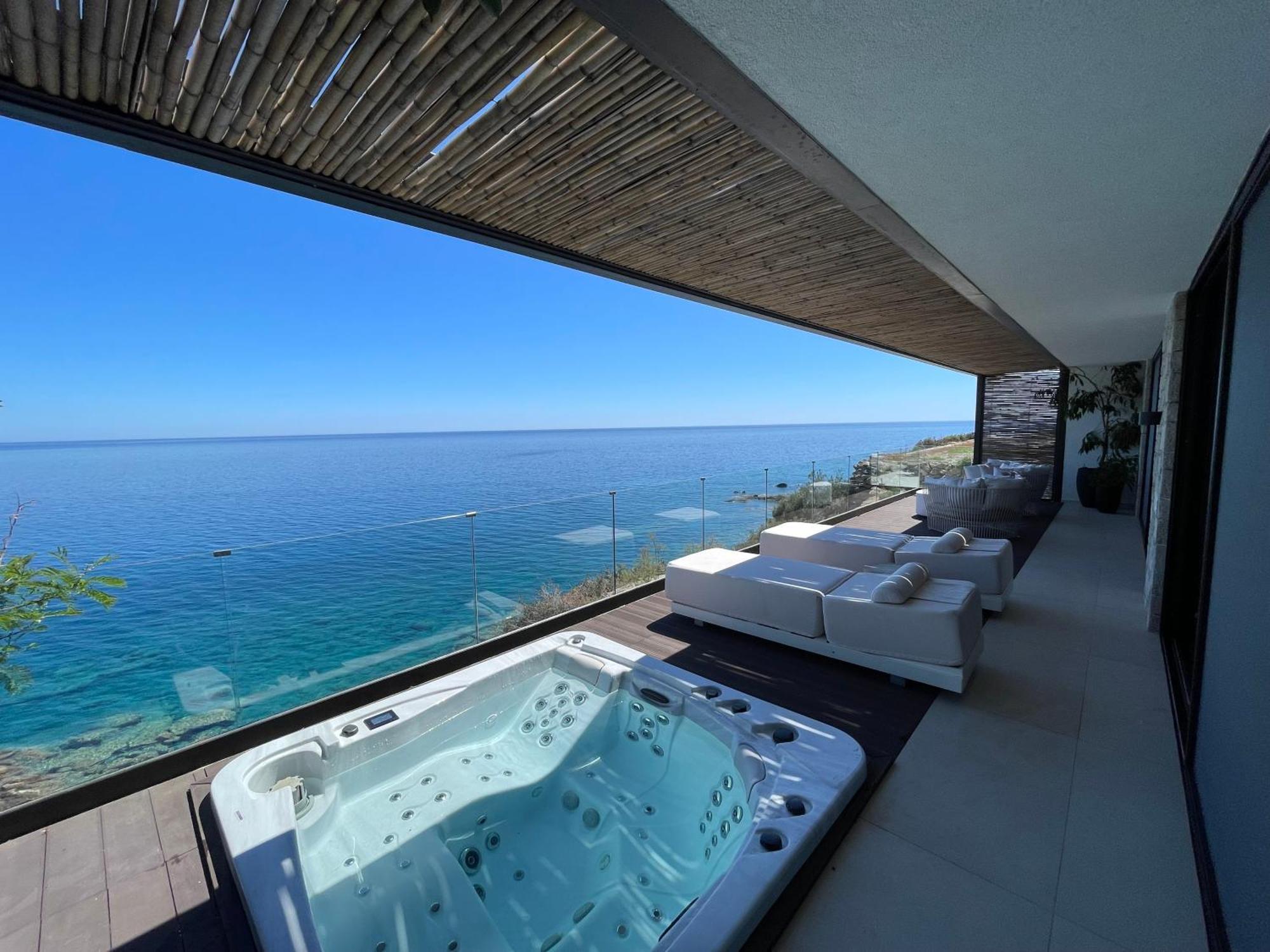 Mystique Luxury Suite 아클리아 외부 사진